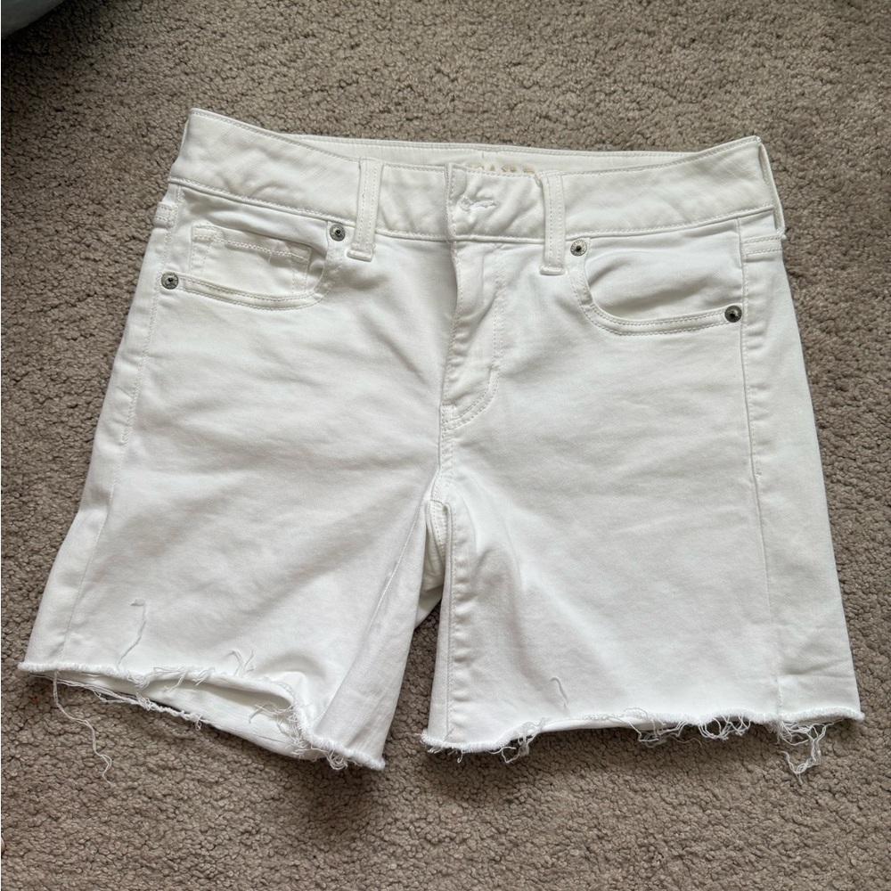 SOLD Like new white American Eagle shorts